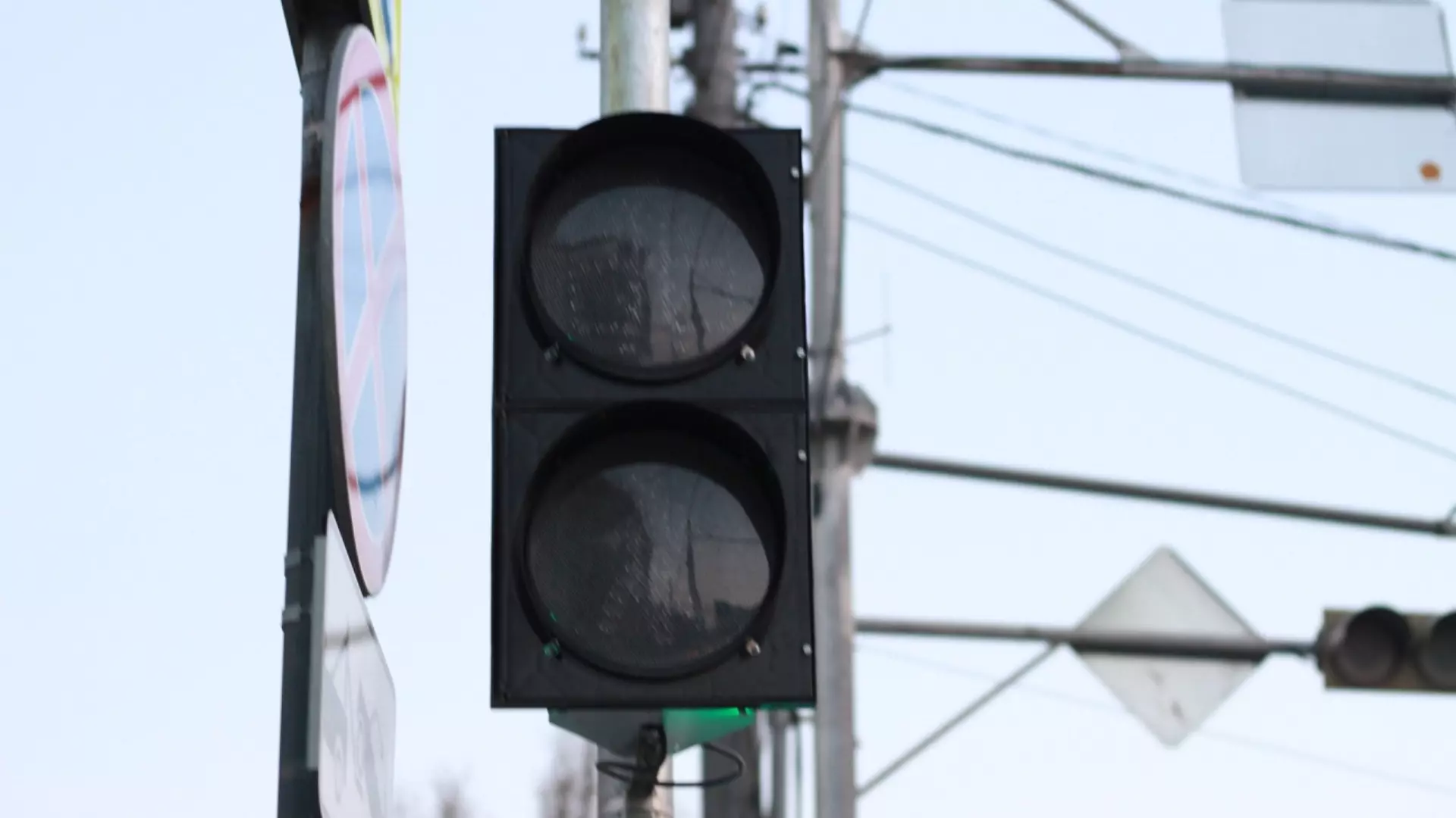 В Челябинске отключат светофоры на трех перекрестках