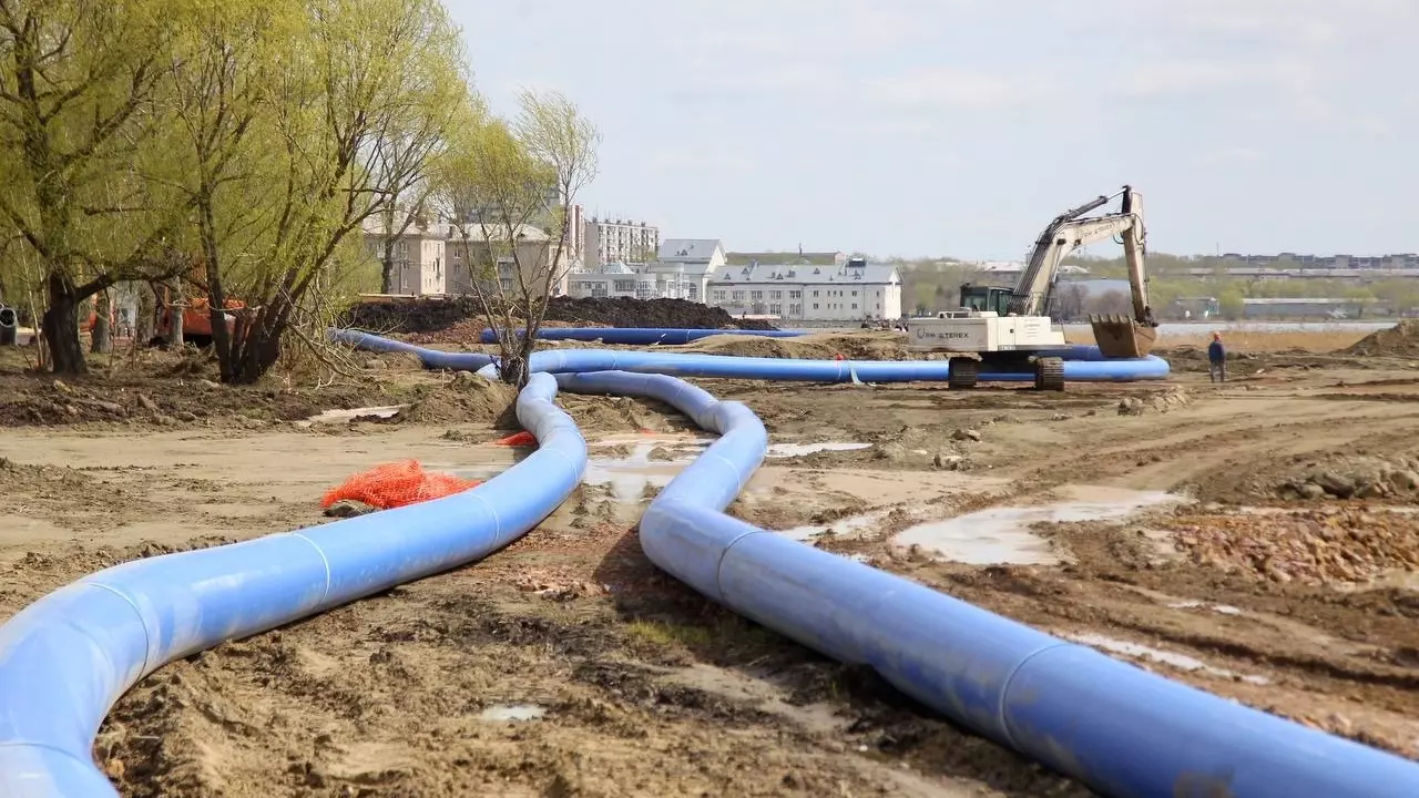На озере Смолино в Челябинске укладывают новый водовод