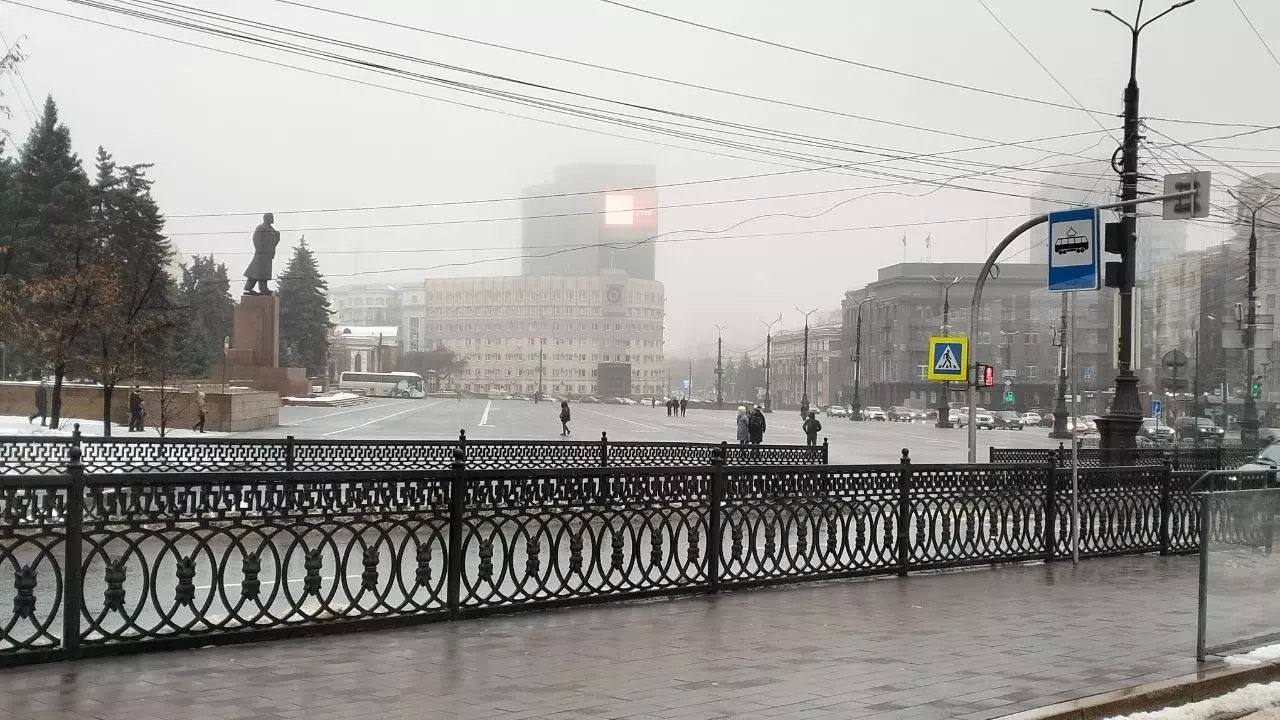 Площадь Революции и памятник Ленину на ней